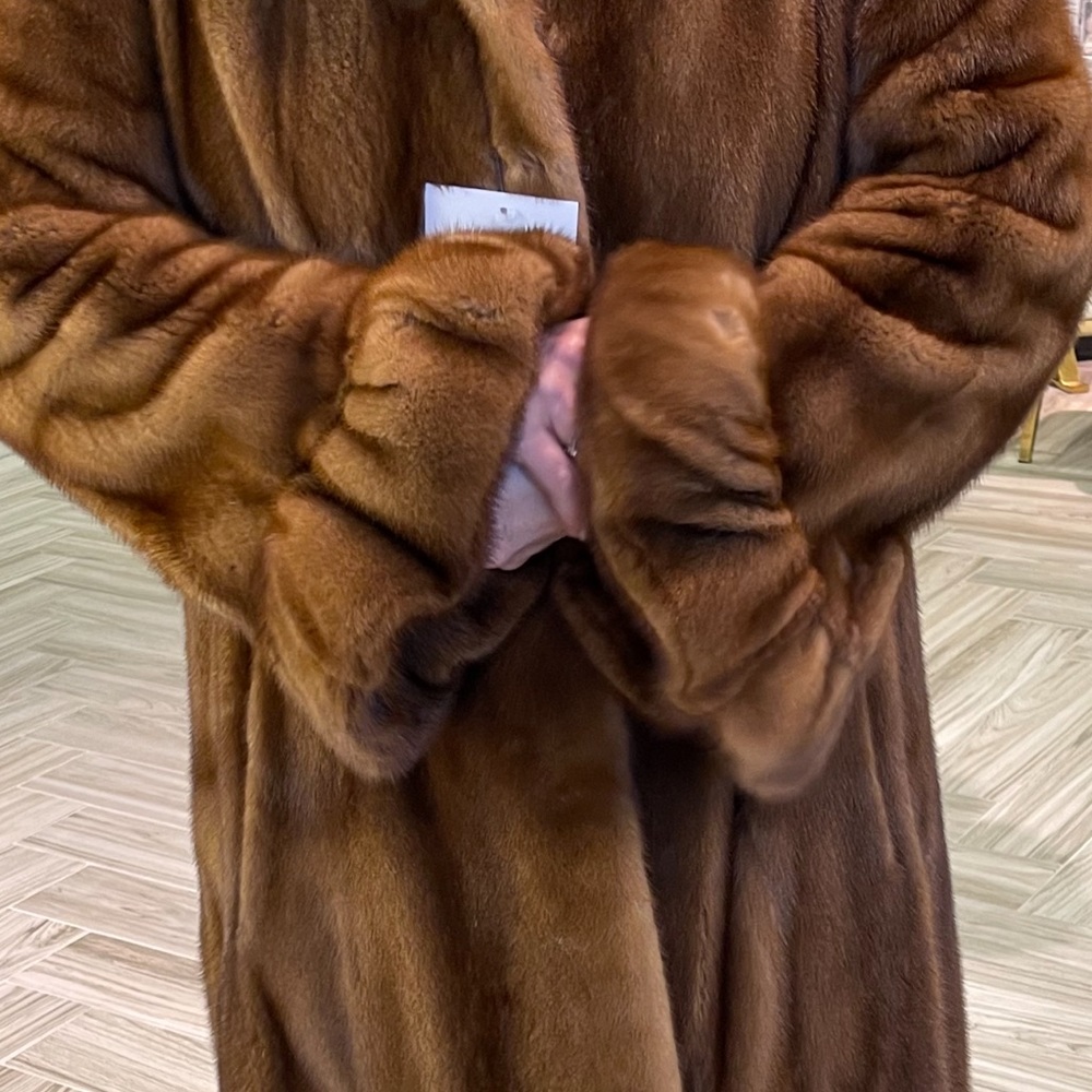 BEAUTIFUL BROWN MINK COAT! - Picture 15 of 16